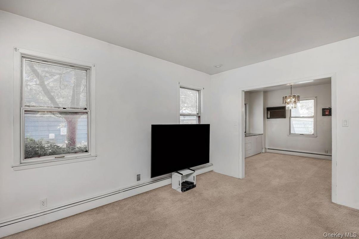 Empty room, Interior, Pendant Lights