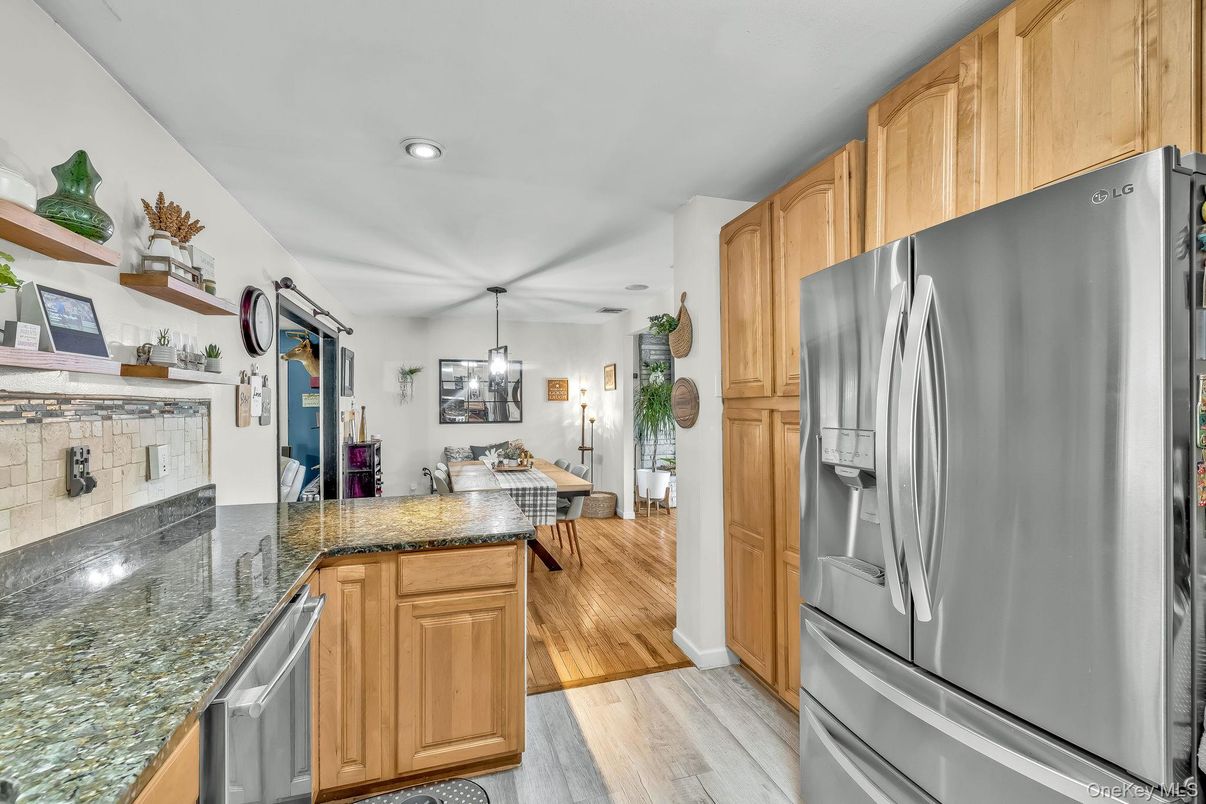Dining room, Interior, Kitchen, Pendant Lights, Recessed Lighting, Wood Texture Flooring