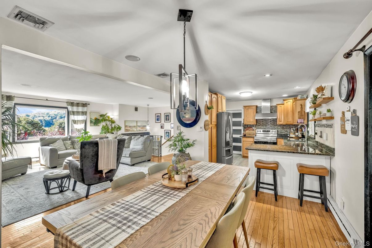 Dining room, Interior, Kitchen, Living room, Pendant Lights, Recessed Lighting, Stainless Steel Appliances, Wood Texture Flooring