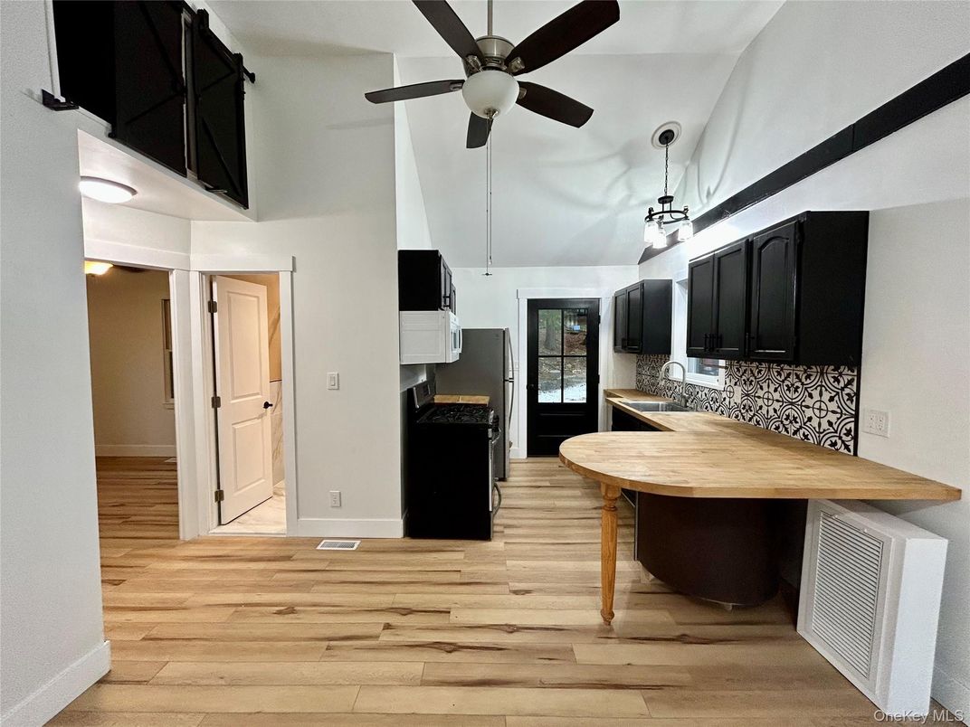 Interior, Pendant Lights, Wood Texture Flooring