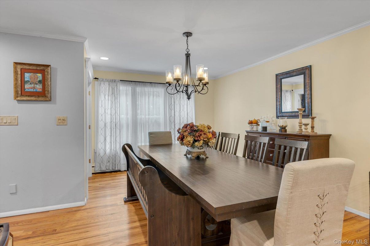 Chandelier, Dining room, Interior, Recessed Lighting, Wood Texture Flooring