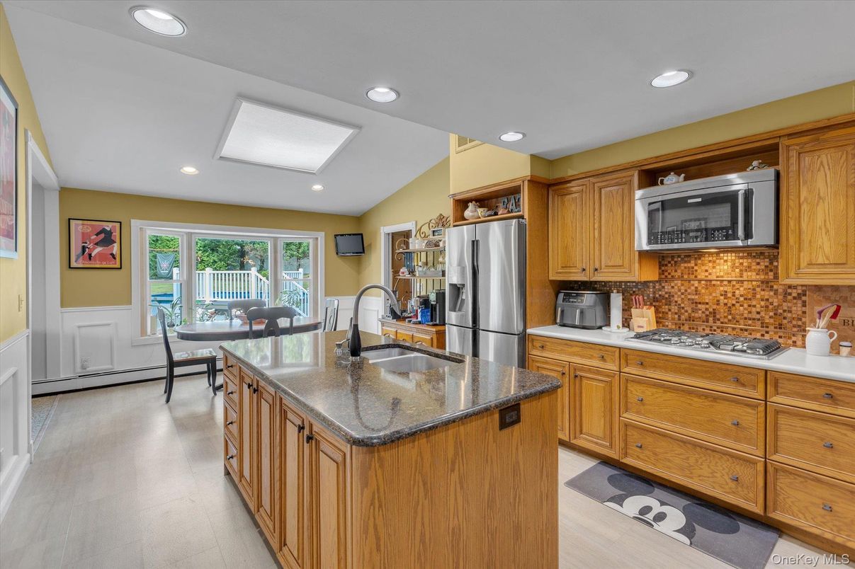 Dining room, Interior, Kitchen, Recessed Lighting, Stainless Steel Appliances