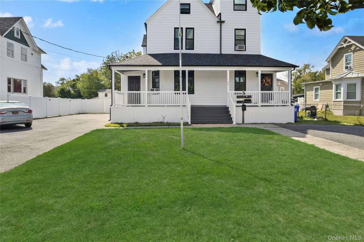 Exterior, Facade, Farmhouse