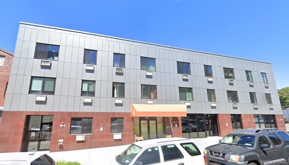 Exterior, Facade, Brick Facade, Highrise