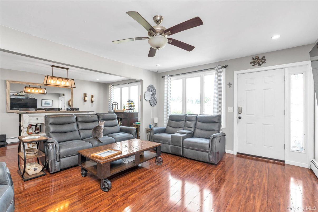 Interior, Kitchen, Living room, Pendant Lights, Recessed Lighting, Wood Texture Flooring