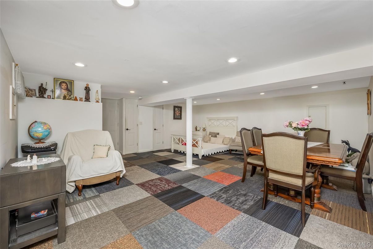 Dining room, Interior, Recessed Lighting