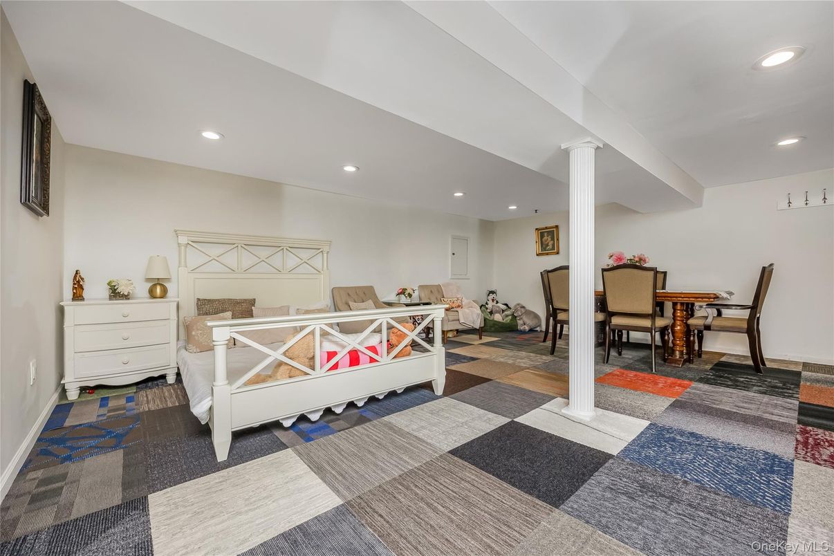 Bedroom, Dining room, Interior, Recessed Lighting