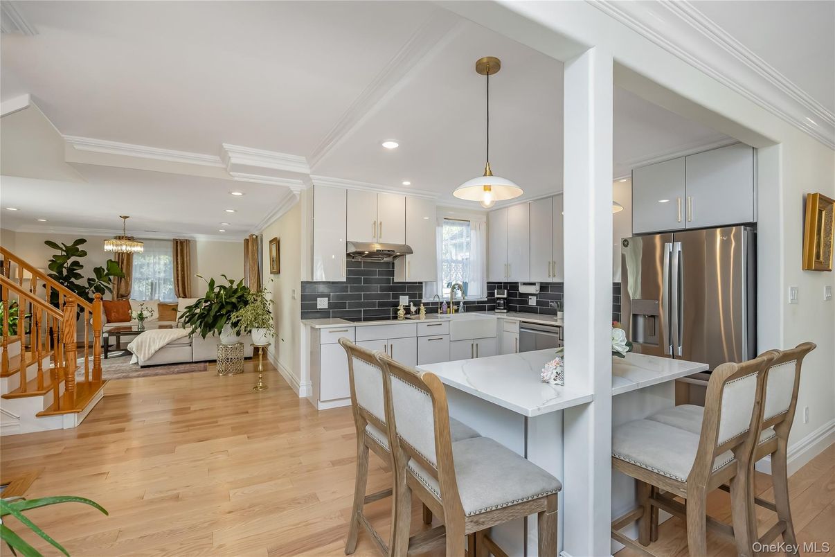 Chandelier, Interior, Kitchen, Living room, Pendant Lights, Recessed Lighting, Stainless Steel Appliances, Wood Texture Flooring