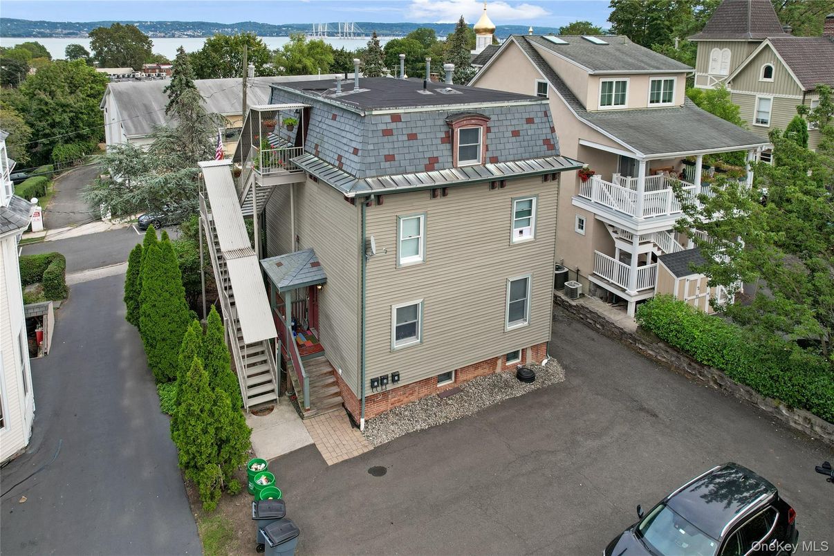 Exterior, Drone