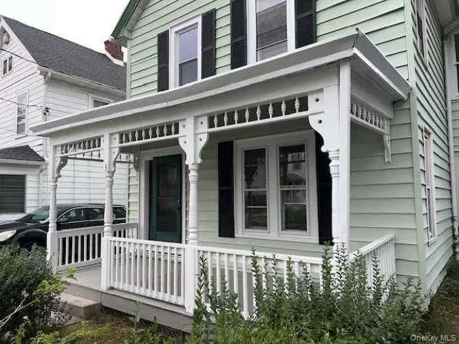 Exterior, Facade, Queen Anne Victorian