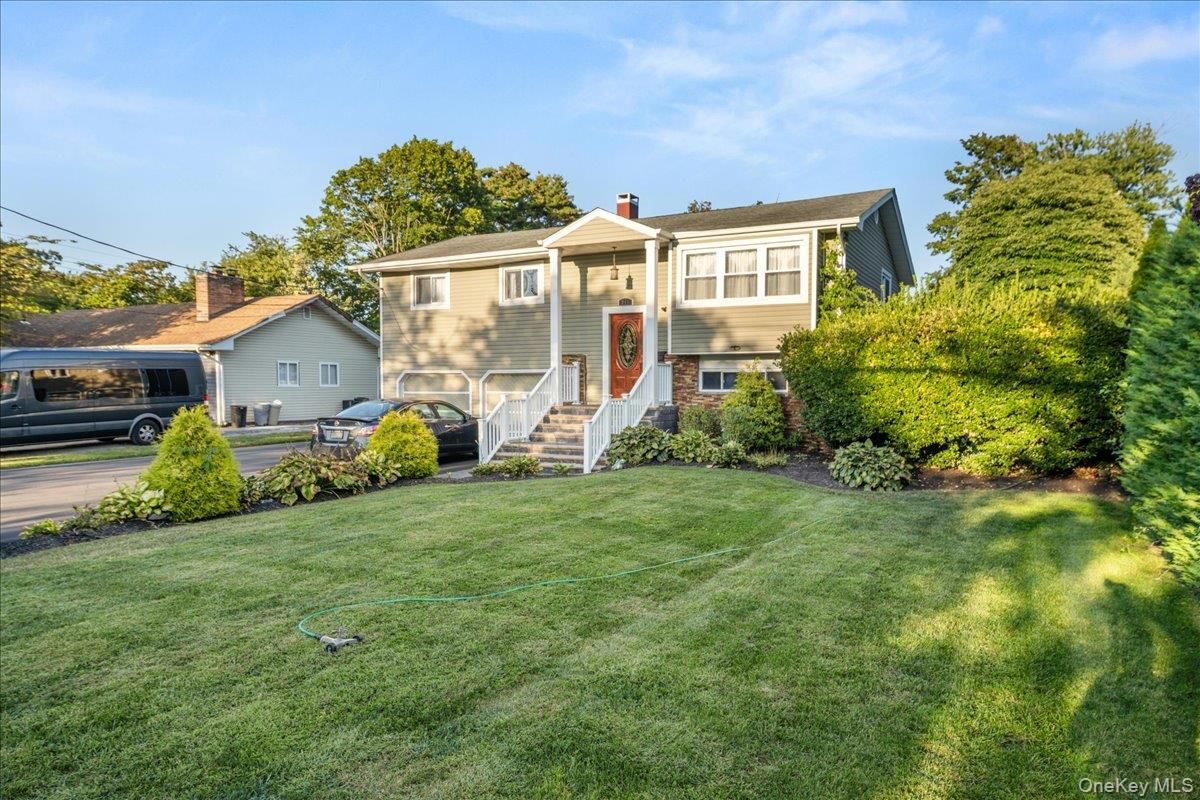 Backyard, Exterior, Facade, Raised Ranch