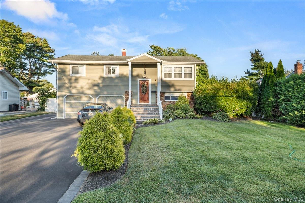 Attached, Exterior, Facade, Raised Ranch