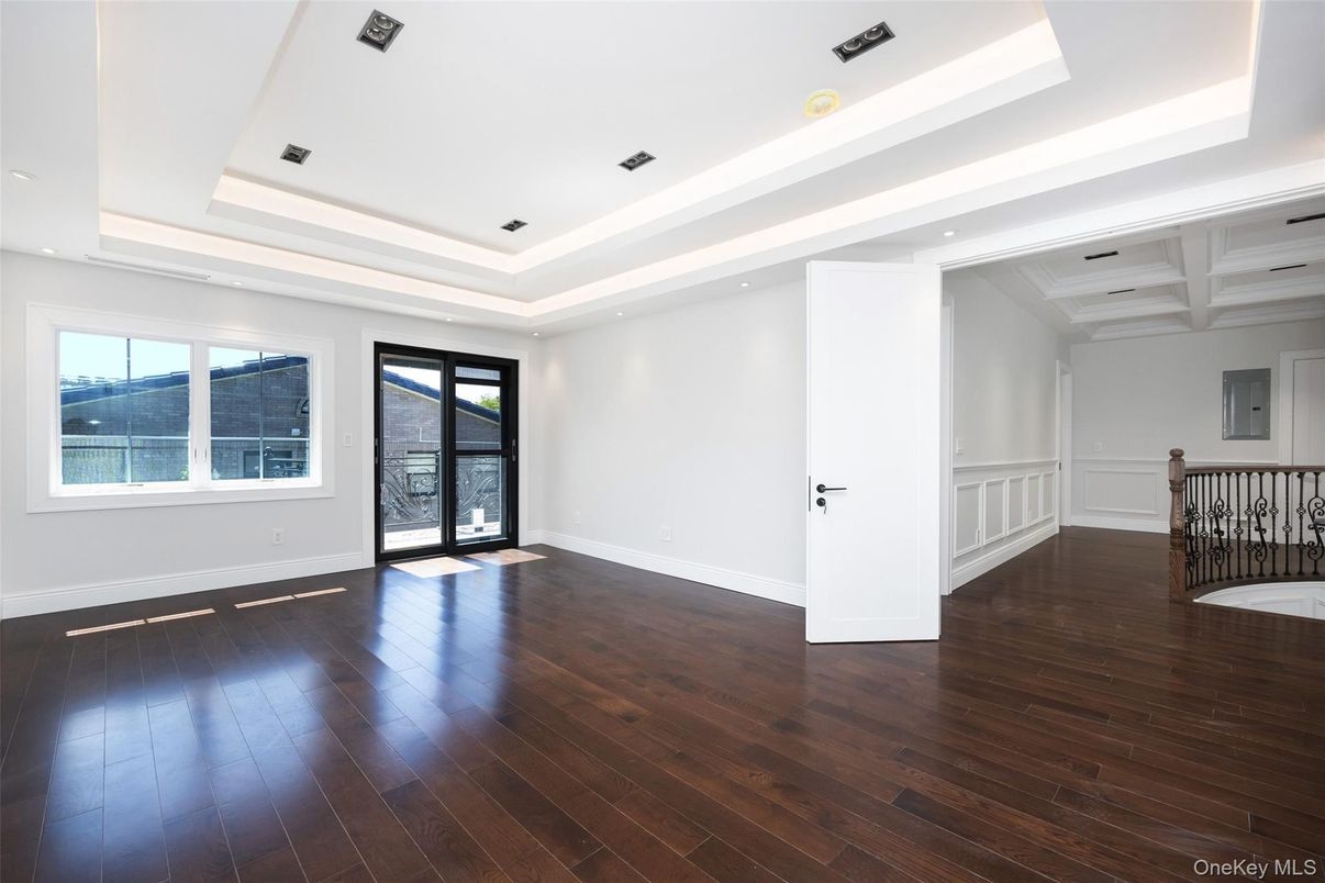 Empty room, Interior, Recessed Lighting, Wood Texture Flooring