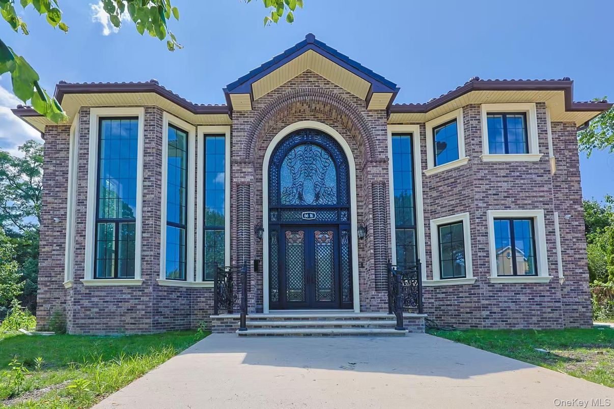 Exterior, Facade, Brick Facade, Brick Traditional