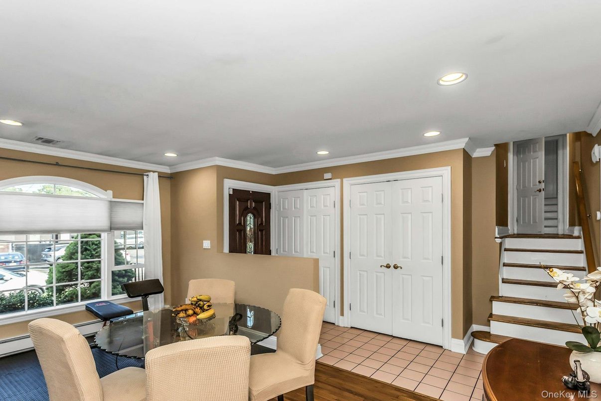 Dining room, Interior, Recessed Lighting