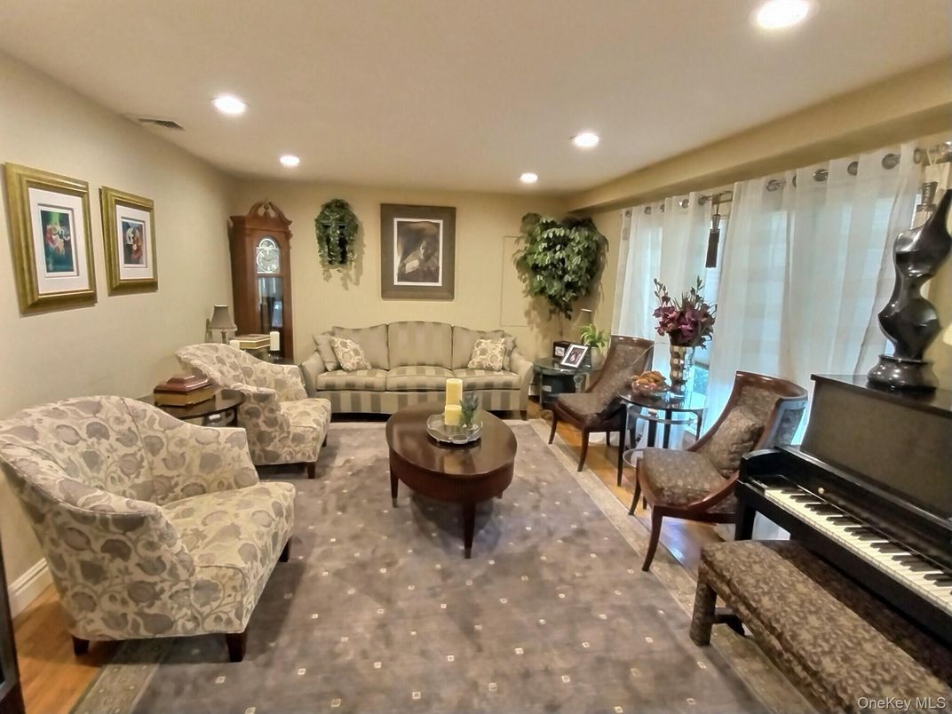 Interior, Living room, Piano, Recessed Lighting