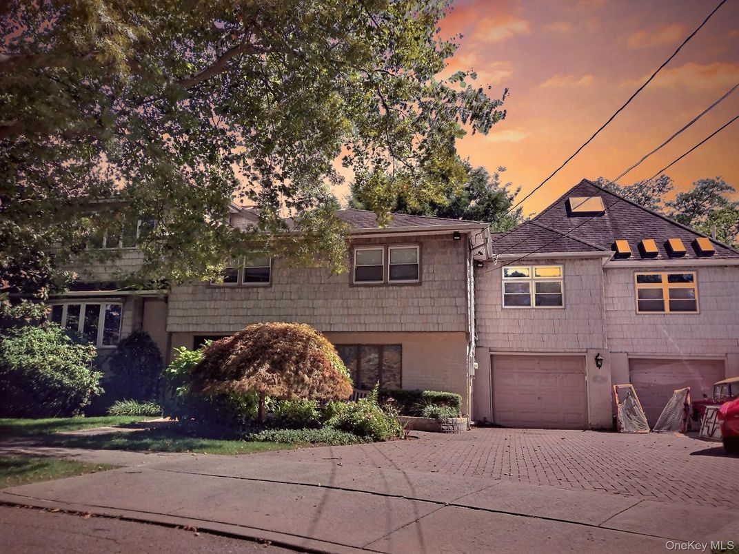 Attached, Exterior, Facade, Raised Ranch