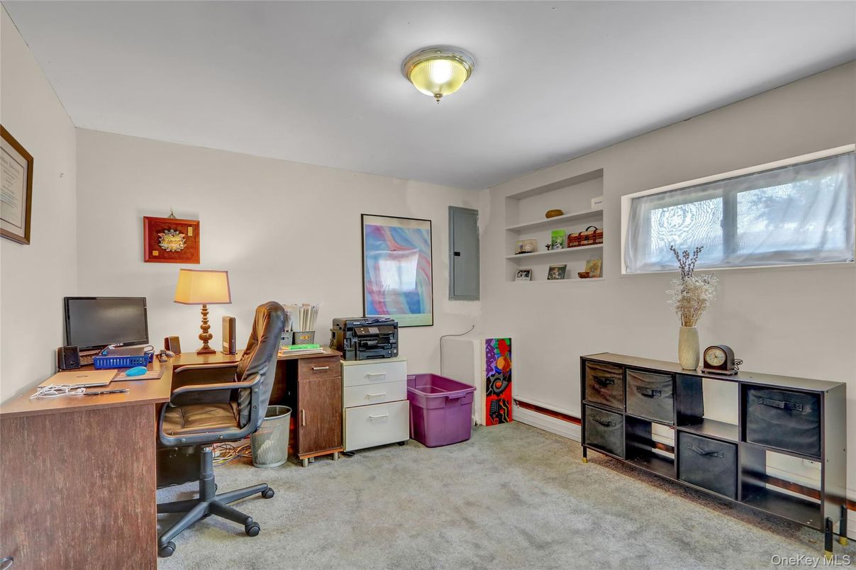 Home Office, Interior