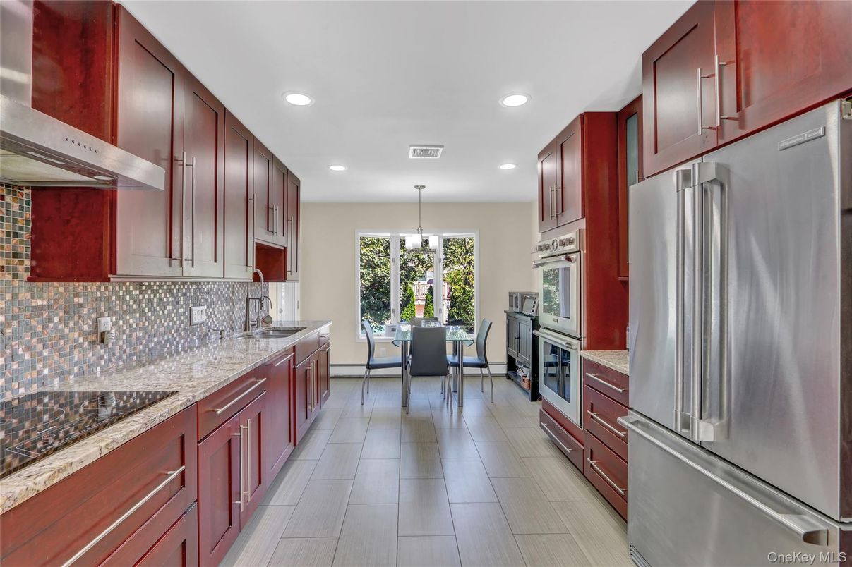 Dining room, Interior, Kitchen, Pendant Lights, Recessed Lighting, Stainless Steel Appliances