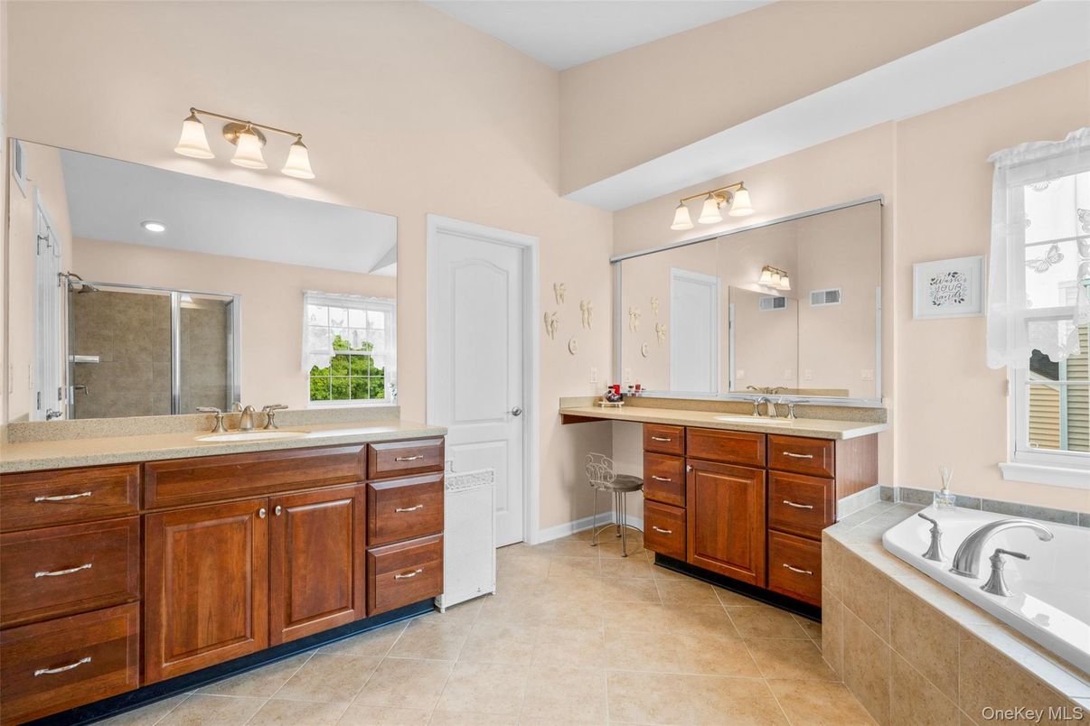 Bathroom, Dual Sink Vanities, Interior