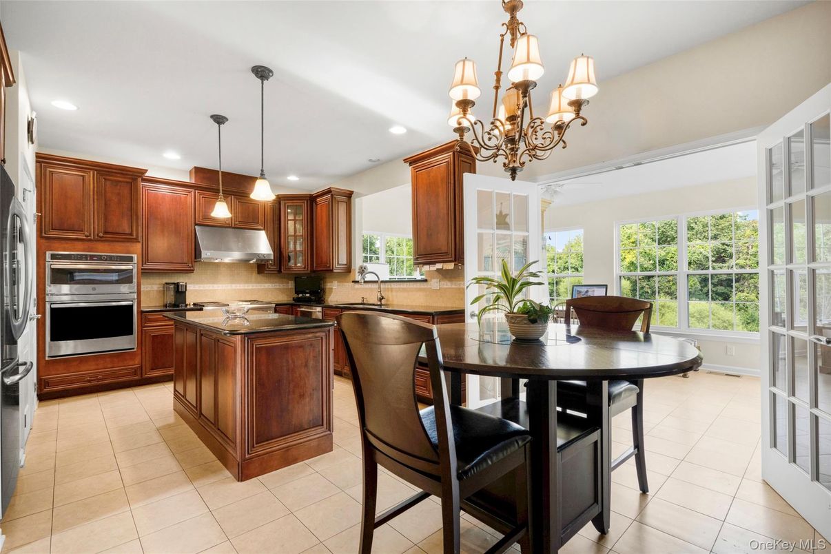 Chandelier, Dining room, Interior, Kitchen, Pendant Lights, Recessed Lighting, Stainless Steel Appliances