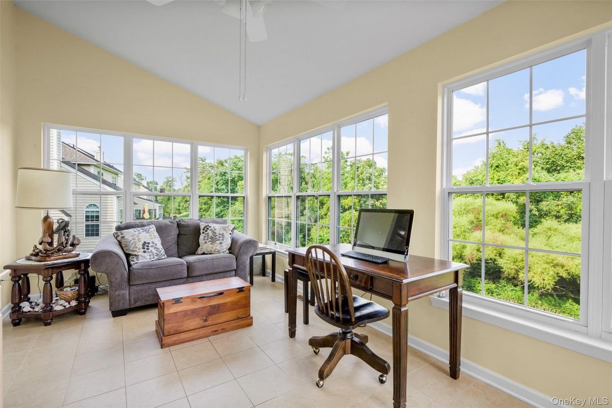 Home Office, Interior