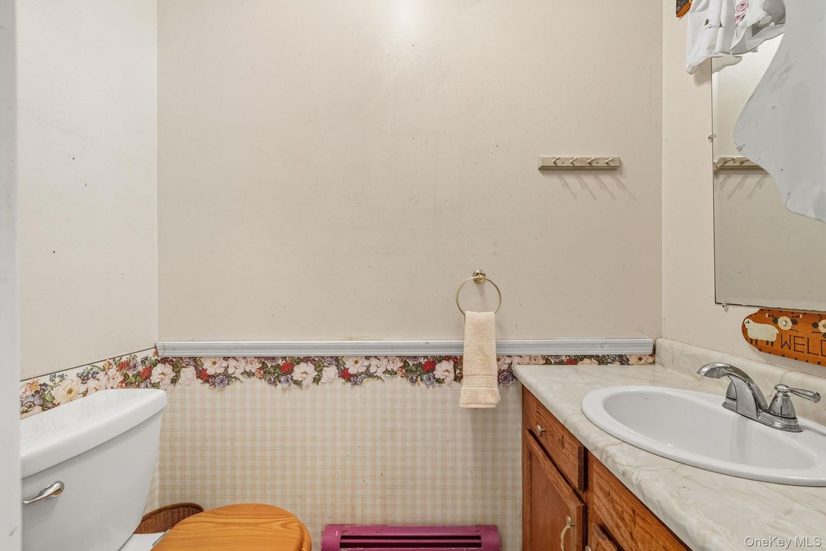 Bathroom, Interior, Tile Countertops