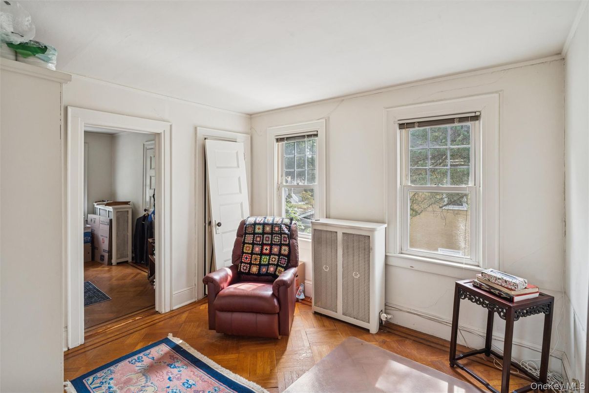 Interior, Washer, Wood Texture Flooring