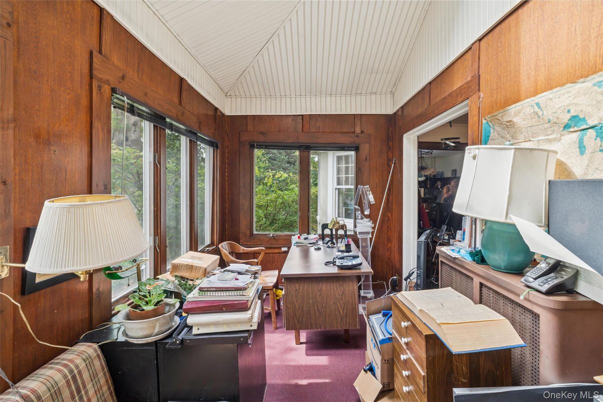 Home Office, Interior