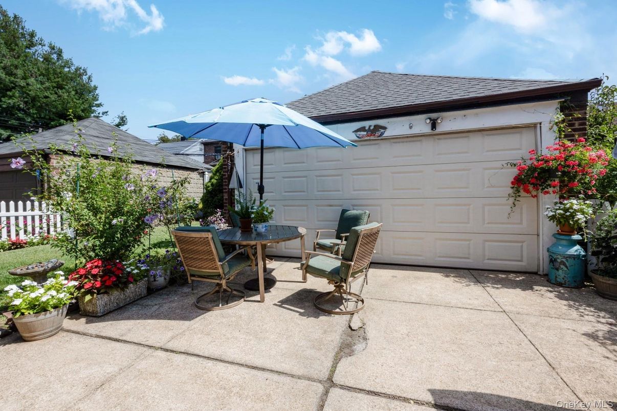 Detached Garage, Exterior