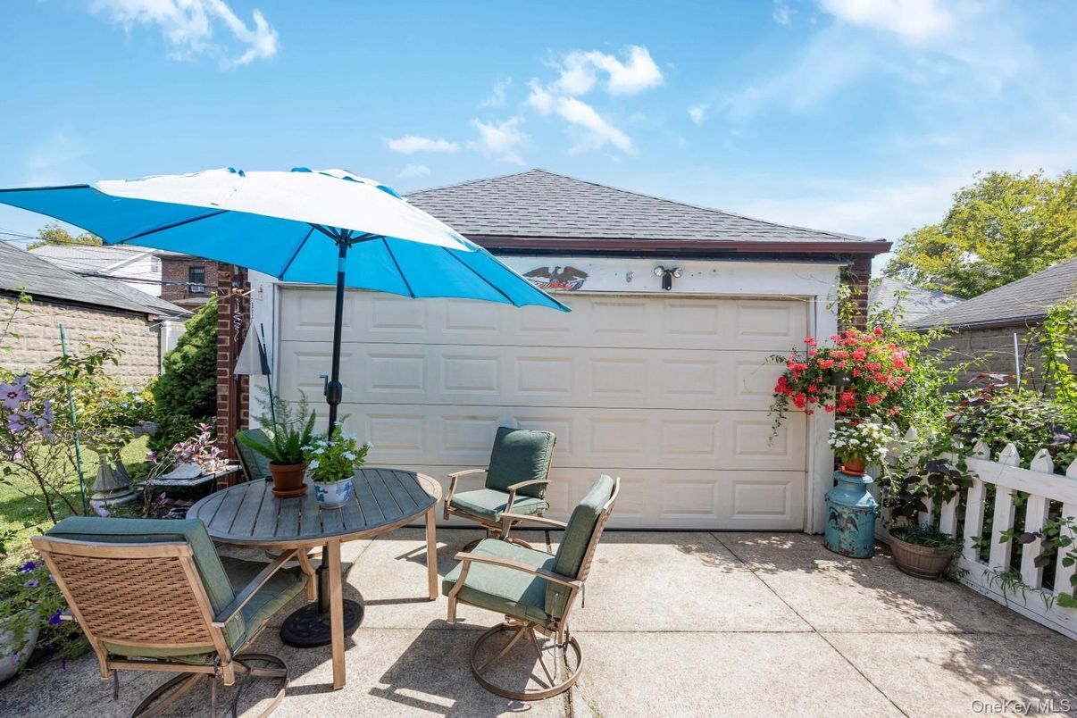 Detached Garage, Exterior