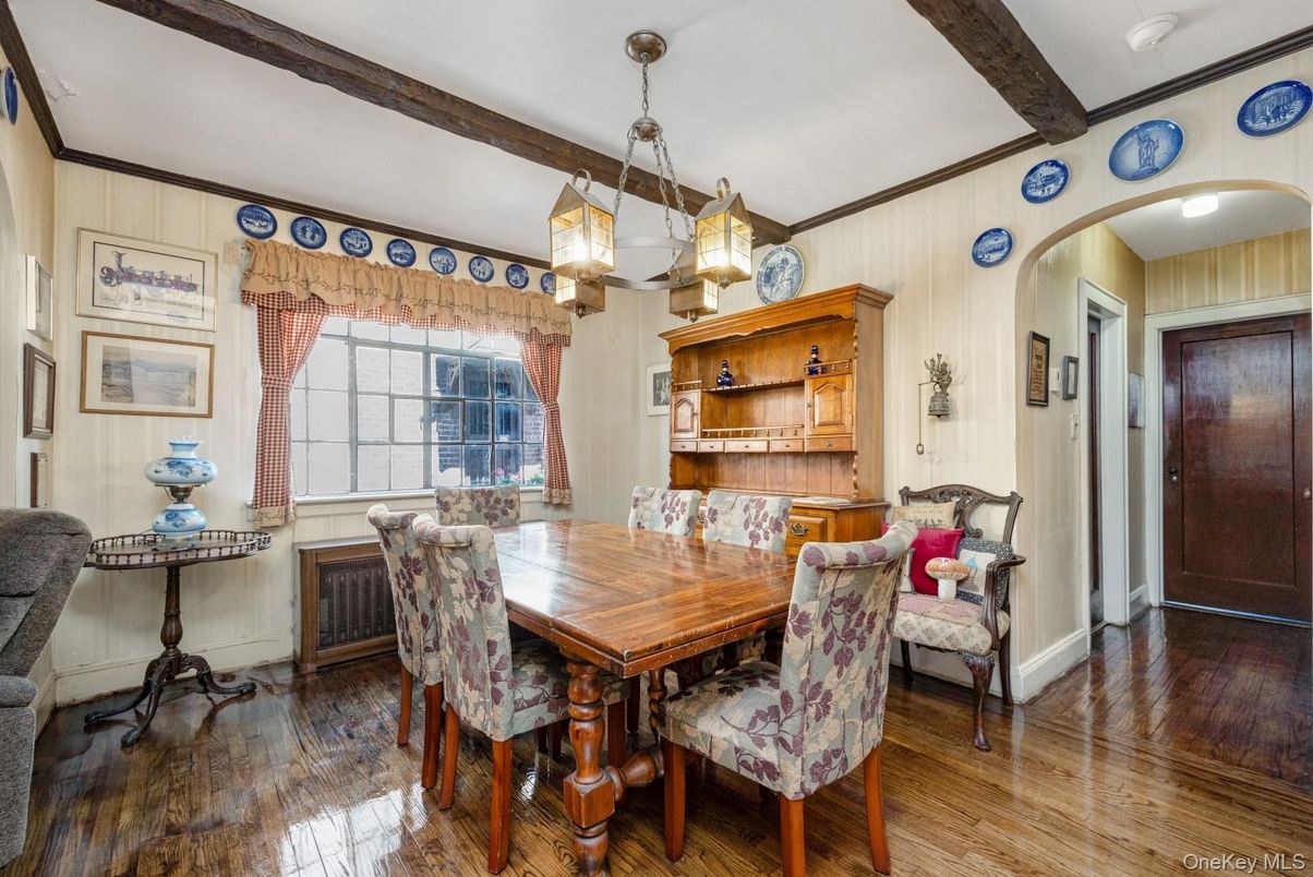 Dining room, Interior, Pendant Lights, Recessed Lighting, Wood Texture Flooring