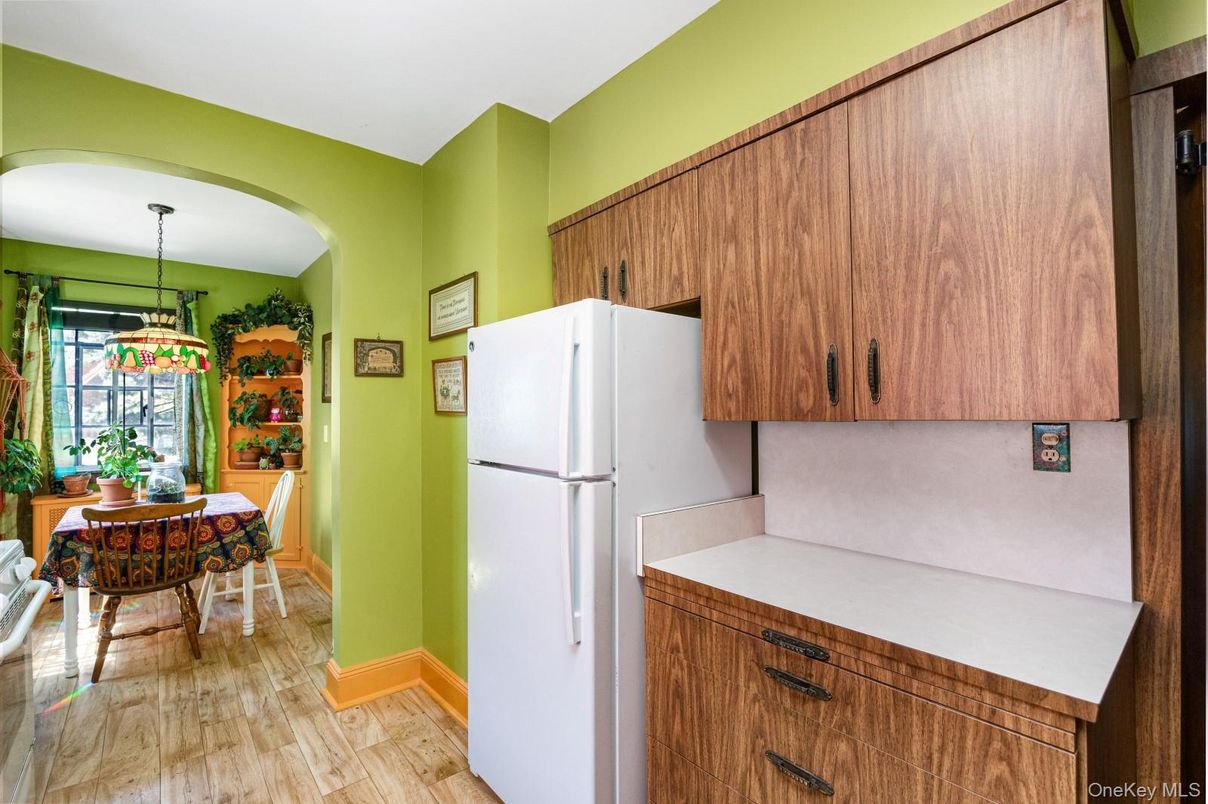 Dining room, Interior, Kitchen, Pendant Lights, Wood Texture Flooring
