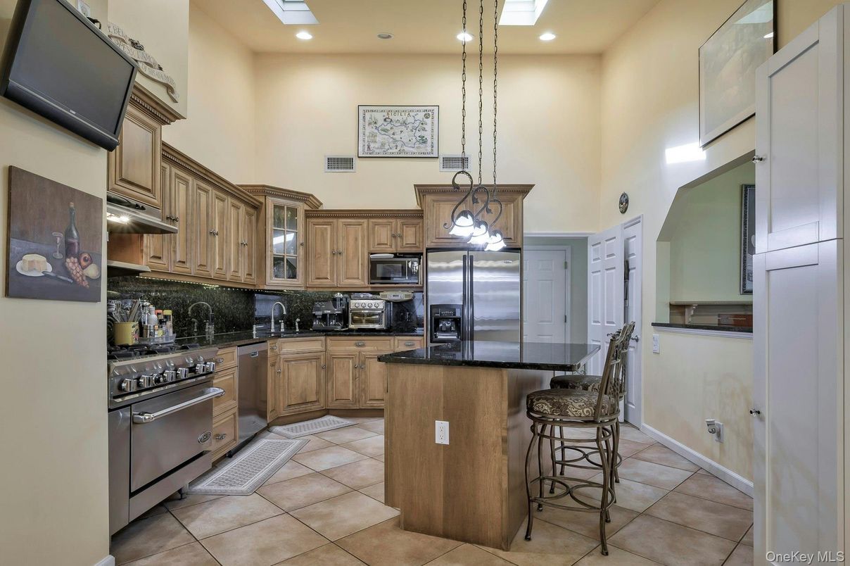 Interior, Kitchen, Pendant Lights, Recessed Lighting, Stainless Steel Appliances