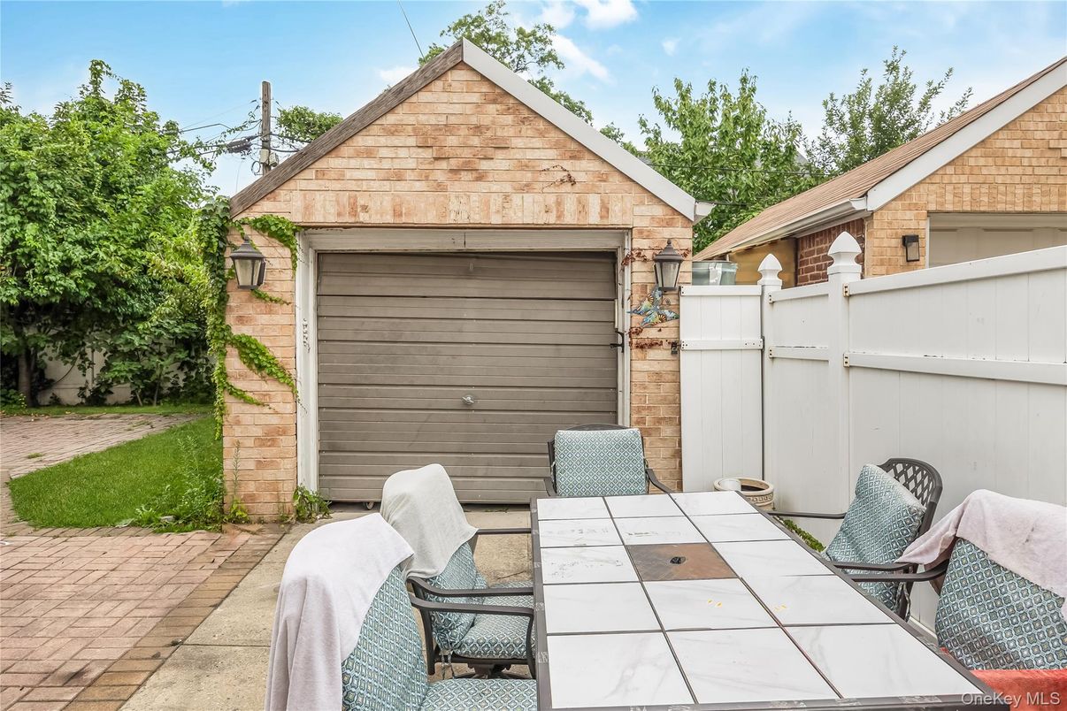 Detached Garage, Exterior