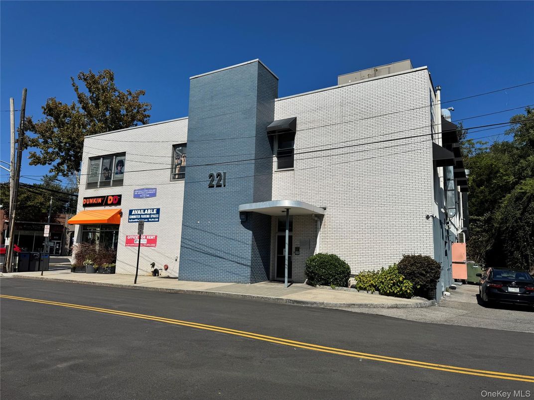 Exterior, Facade, Highrise