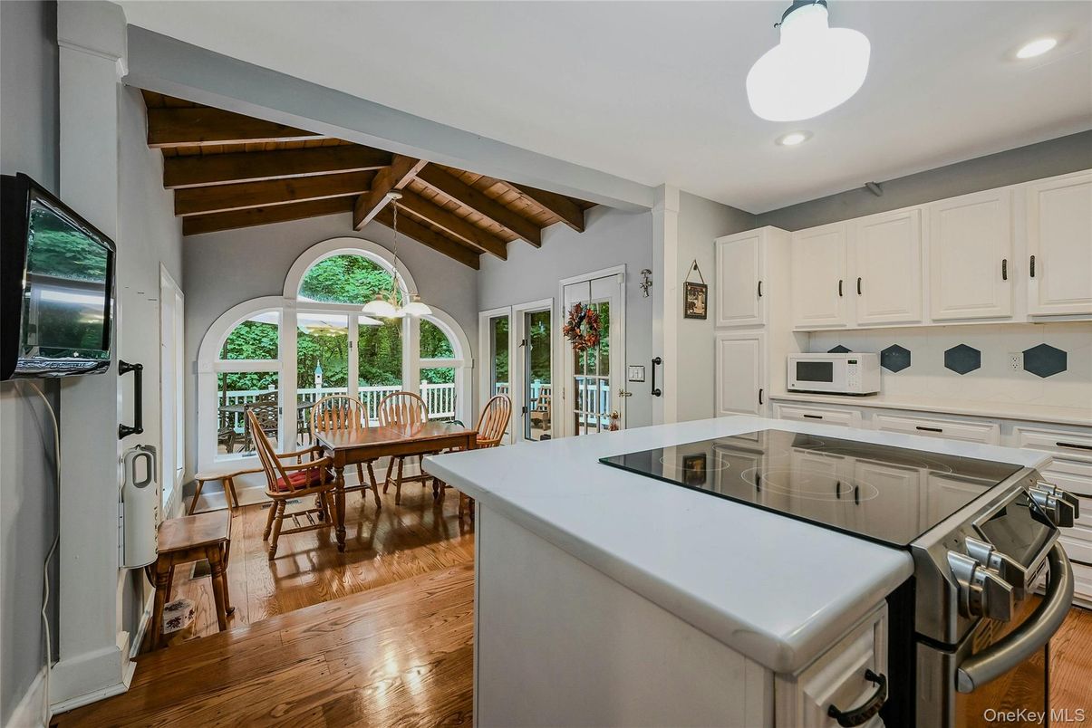 Dining room, Interior, Kitchen, Recessed Lighting, Wooden Beams, Wooden Ceilings, Wood Texture Flooring