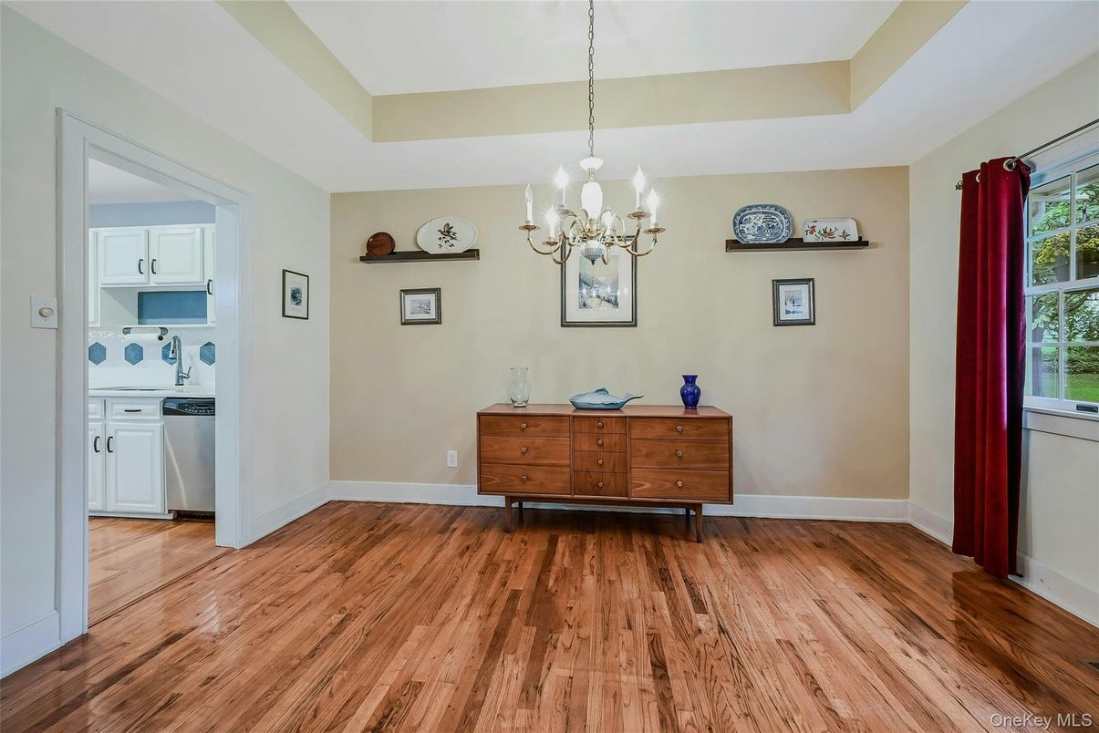 Chandelier, Interior, Washer, Wood Texture Flooring