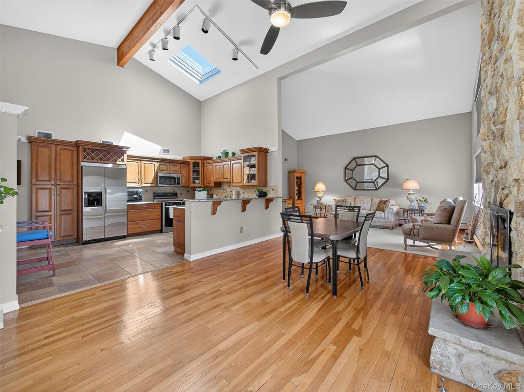 Dining room, Interior, Kitchen, Living room, Stainless Steel Appliances, Wooden Beams, Wood Texture Flooring