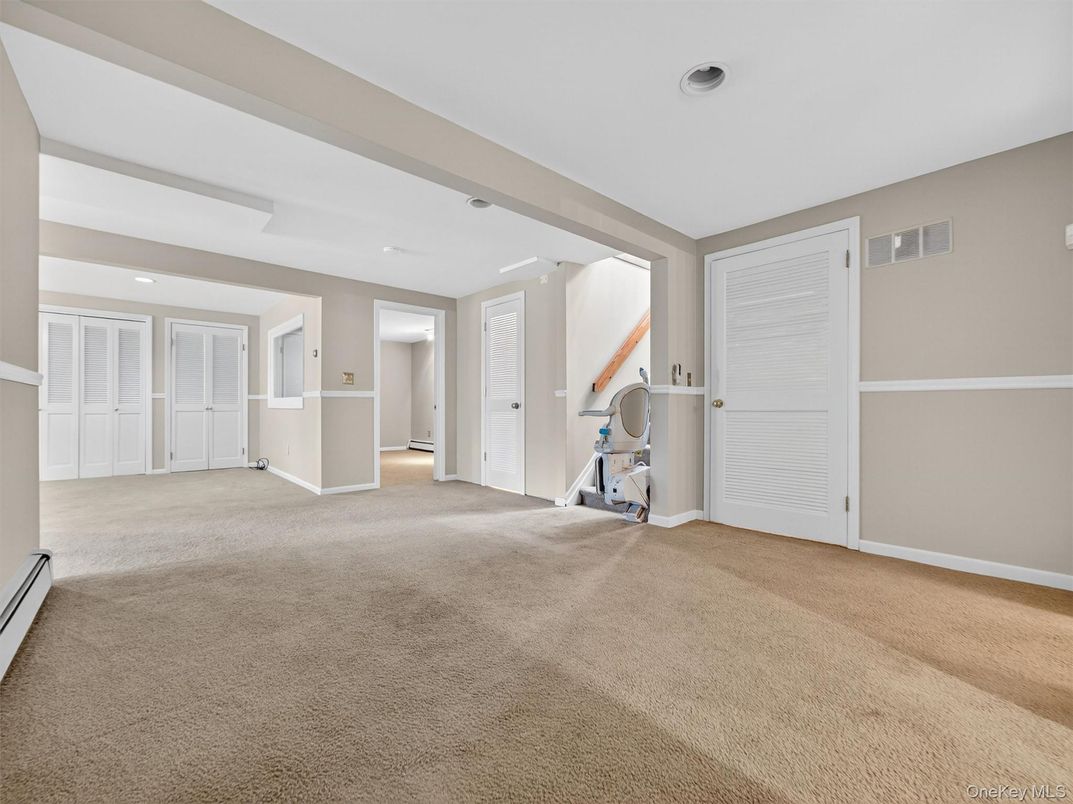 Empty room, Interior, Recessed Lighting