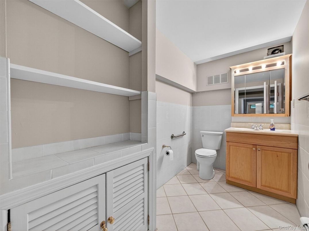 Bathroom, Interior, Tile Countertops