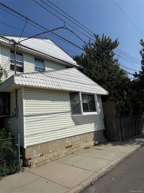 Exterior, Facade, Queen Anne Victorian