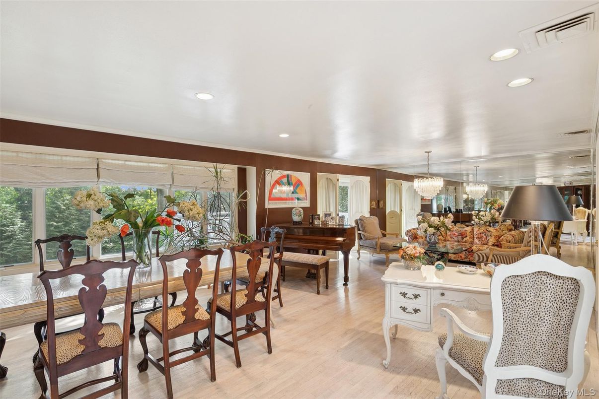 Chandelier, Dining room, Interior, Living room, Piano, Recessed Lighting, Wood Texture Flooring