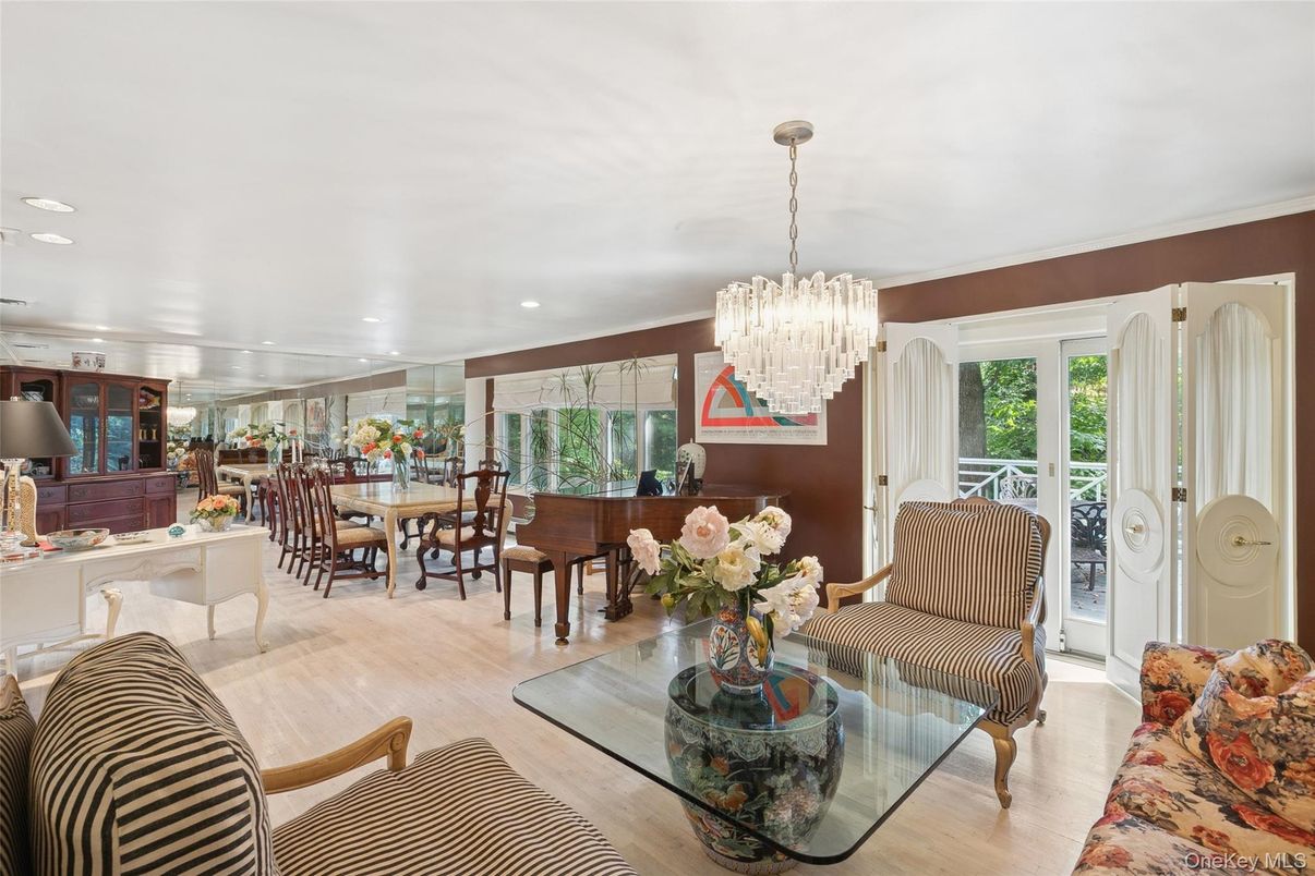 Chandelier, Dining room, Interior, Living room, Piano, Recessed Lighting, Wood Texture Flooring