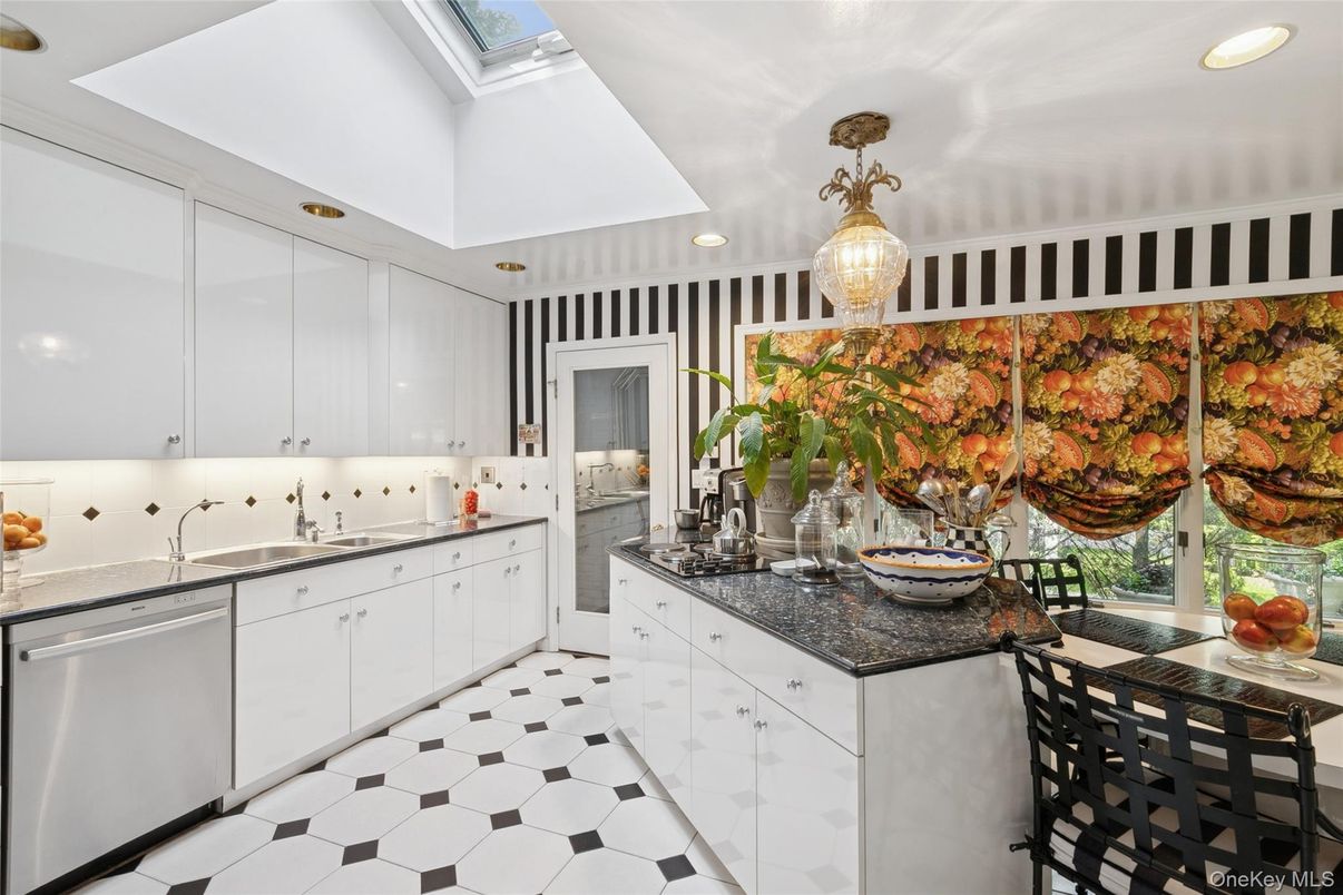 Chandelier, Interior, Kitchen, Recessed Lighting, Stainless Steel Appliances