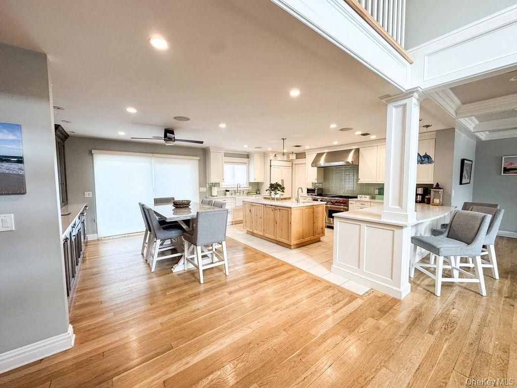 Dining room, Interior, Kitchen, Pendant Lights, Recessed Lighting, Wood Texture Flooring