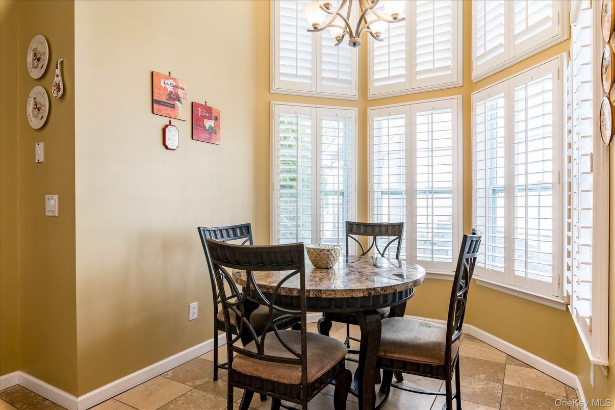 Chandelier, Dining room, Interior