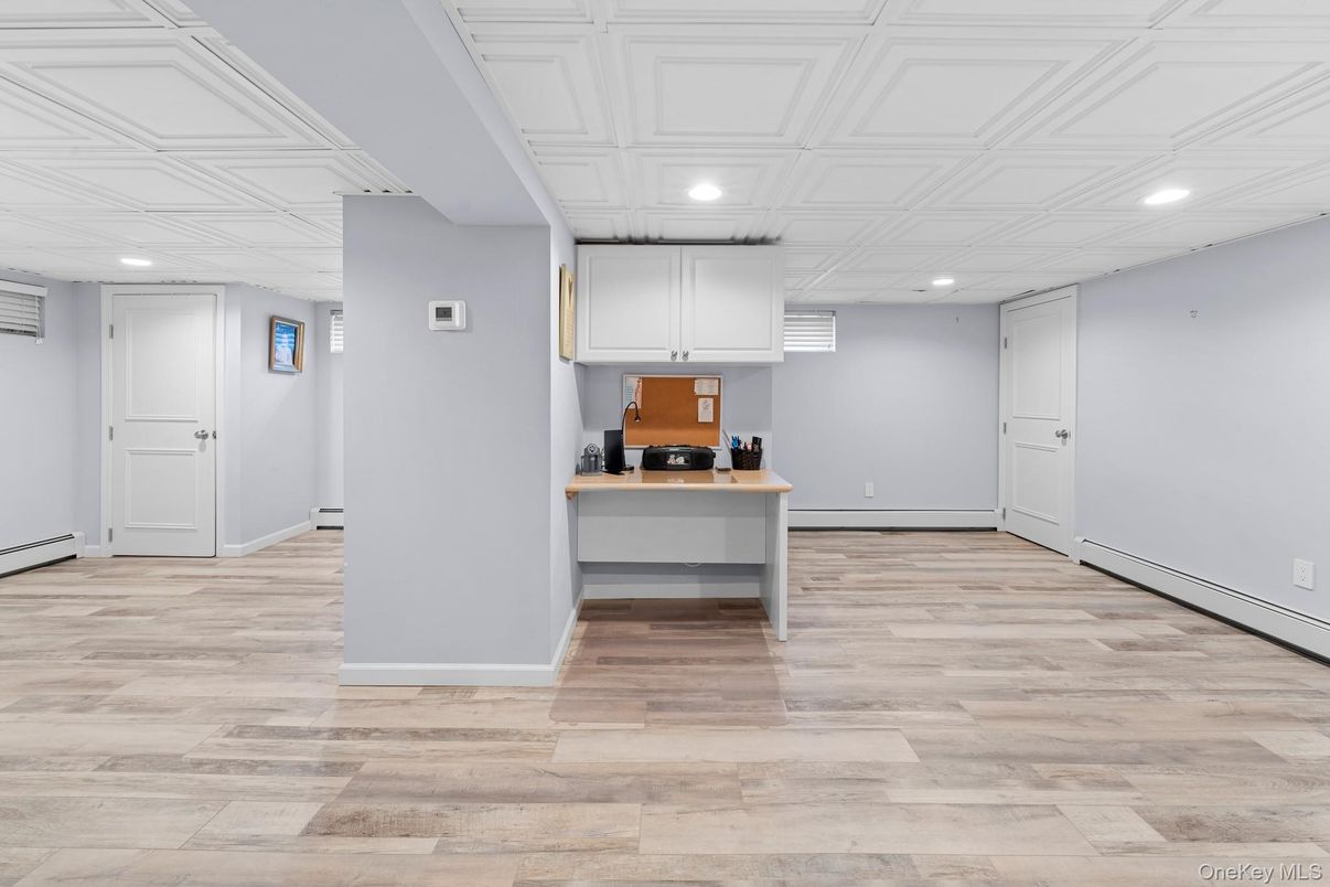 Interior, Recessed Lighting, Wood Texture Flooring