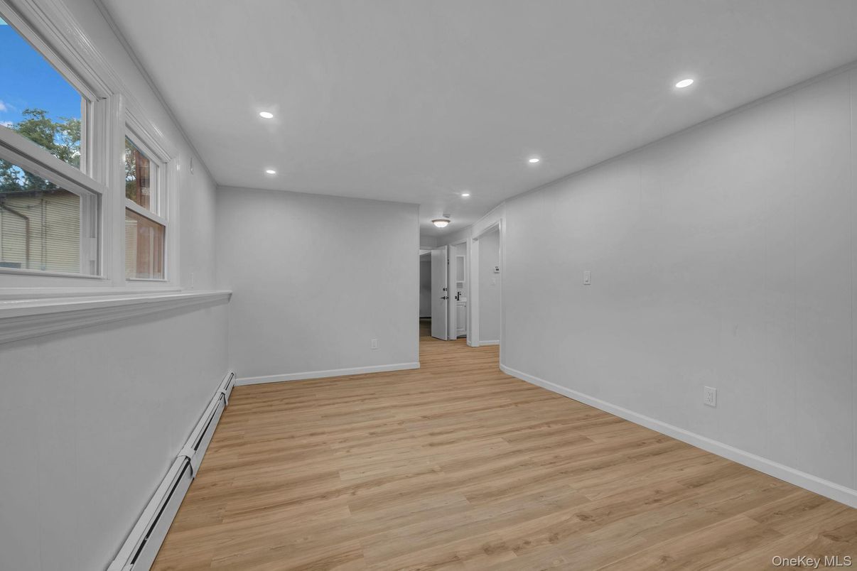 Empty room, Interior, Recessed Lighting, Wood Texture Flooring