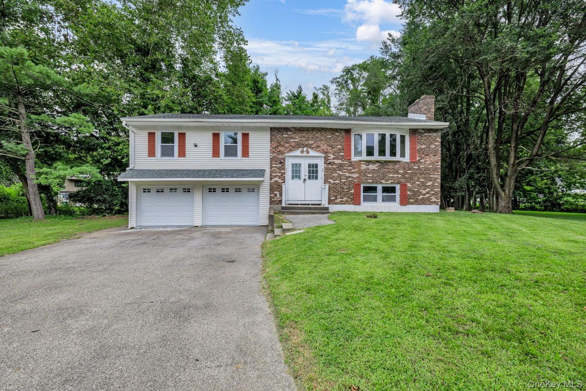 Attached, Exterior, Facade, Brick Facade, Raised Ranch